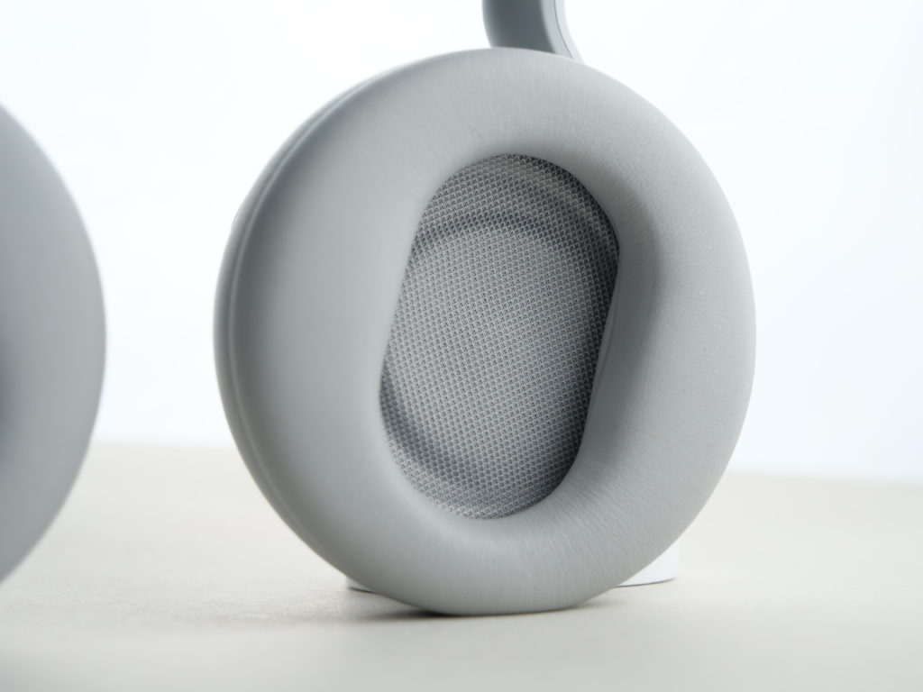 Surface headphones debout
